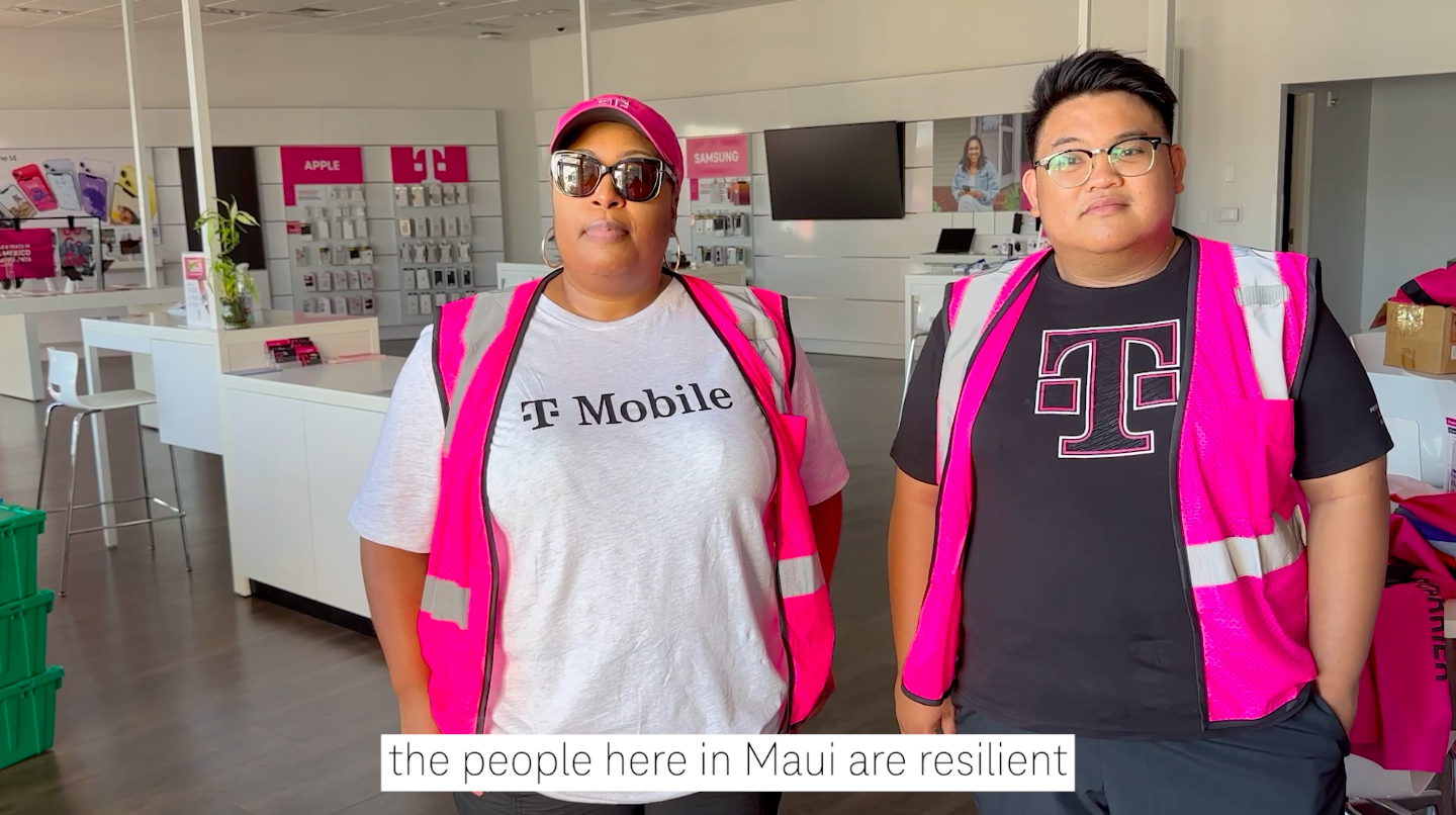 T-Mobile volunteers in Maui