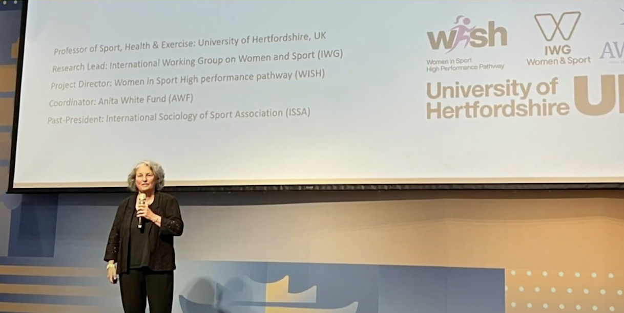 Elizabeth Pike on stage