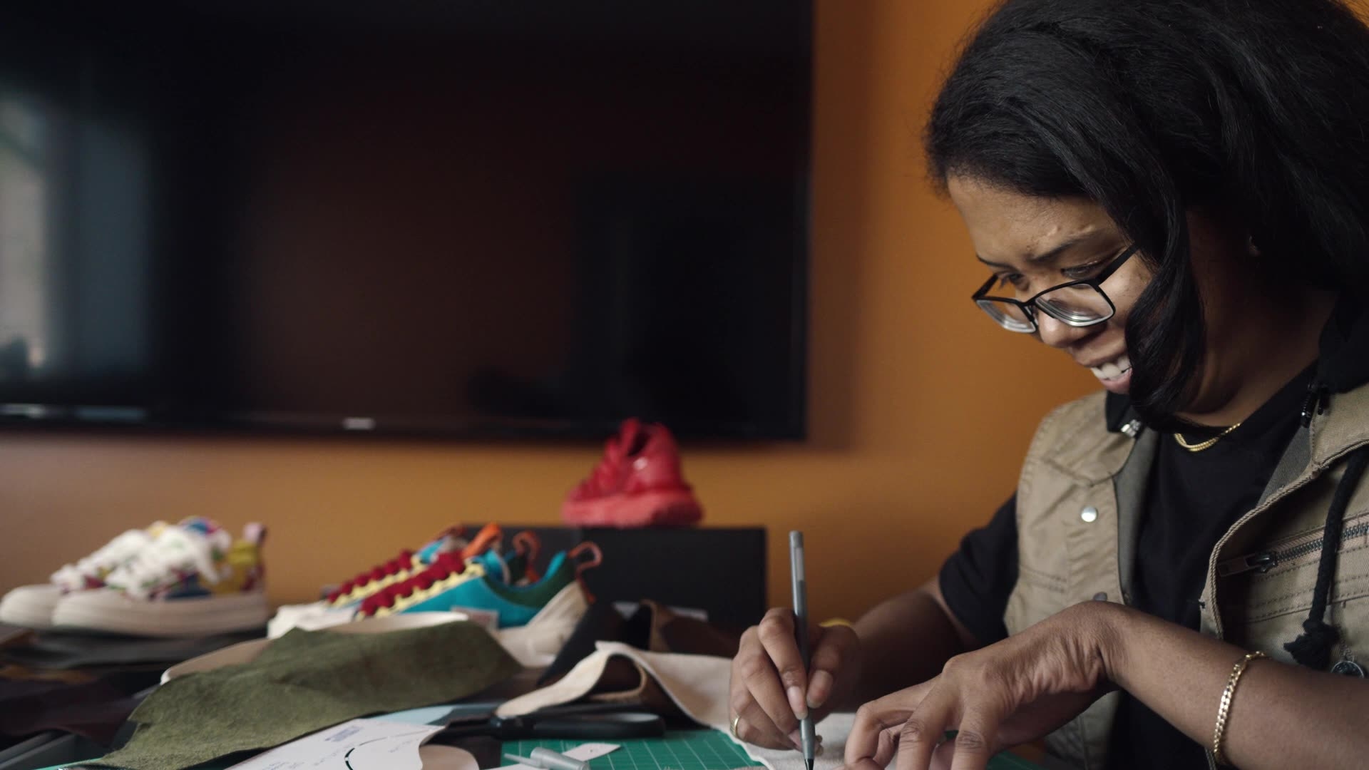 Shavonn workign on a design