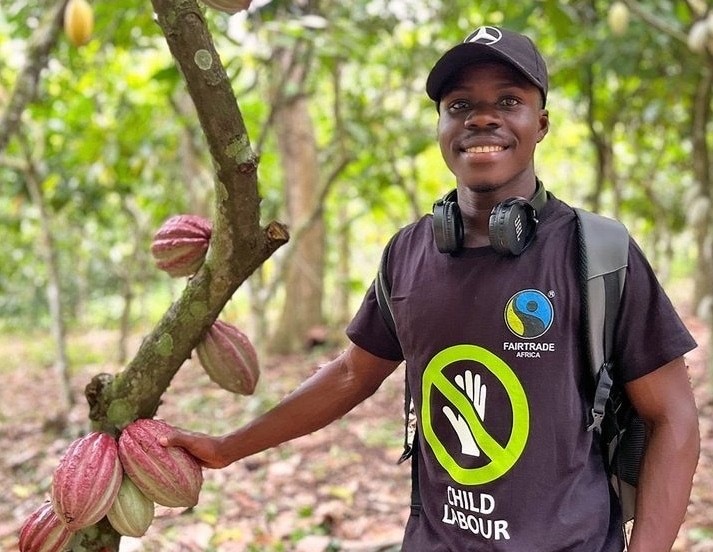 Felix, a cocoa farmer in Ghana, takes viewers to his farm and shows how to break open a cocoa pod to reveal the beans, which are encased in a sweet fruit.