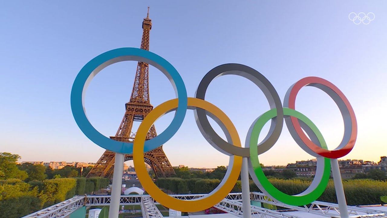 Olympic rings in front of the Eiffel Tower