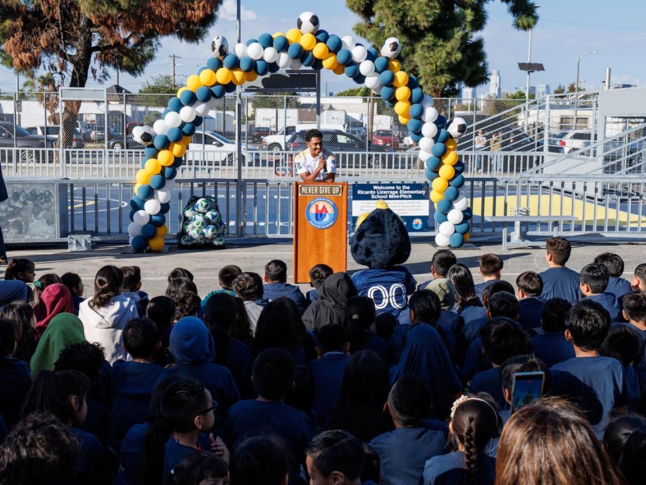 AEG’s LA Galaxy, in collaboration with Herbalife, the Los Angeles Unified School District (LAUSD), and the U.S. Soccer Foundation, unveiled a brand-new mini pitch at Ricardo Lizarraga Elementary School in South Central Los Angeles. 