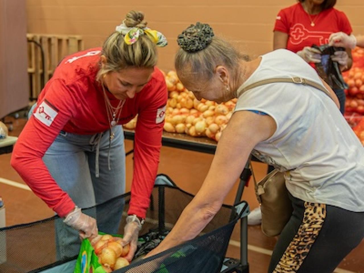 KeyBank volunteers helping out at the Cleveland Cavaliers food bank.