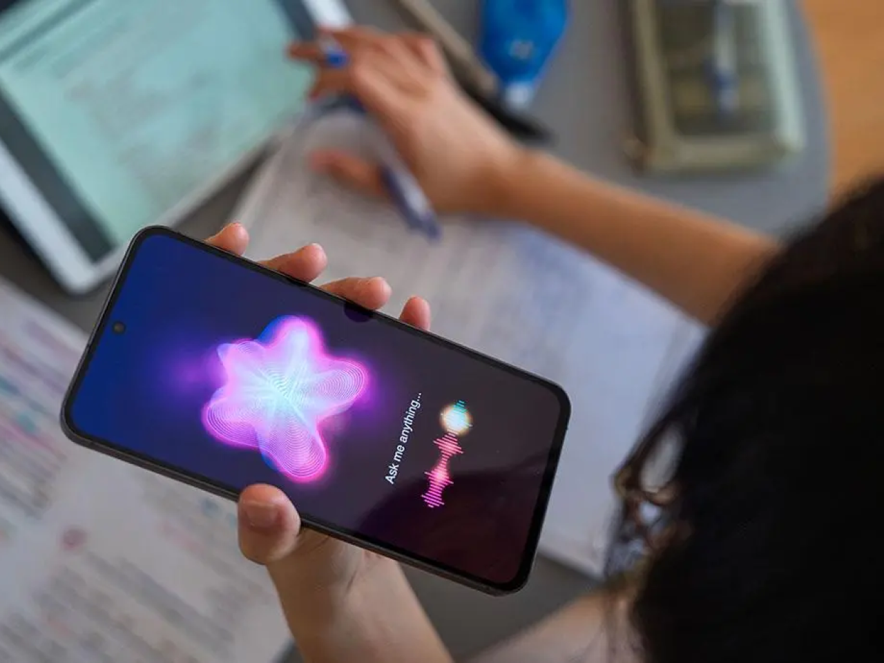 Child using AI on a cell phone