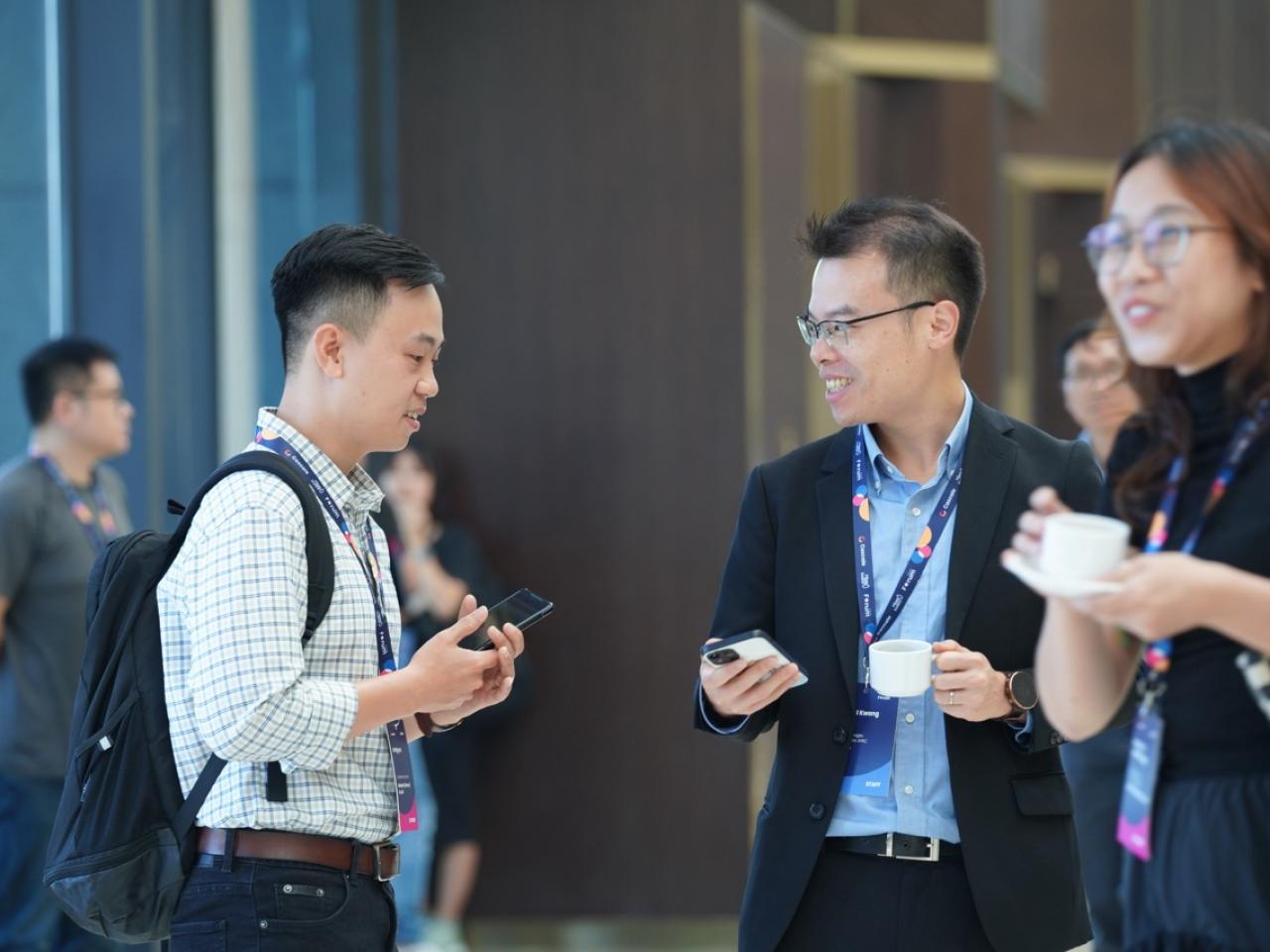 Howard Kwong (center) at the Cascale Forum in Vietnam 
