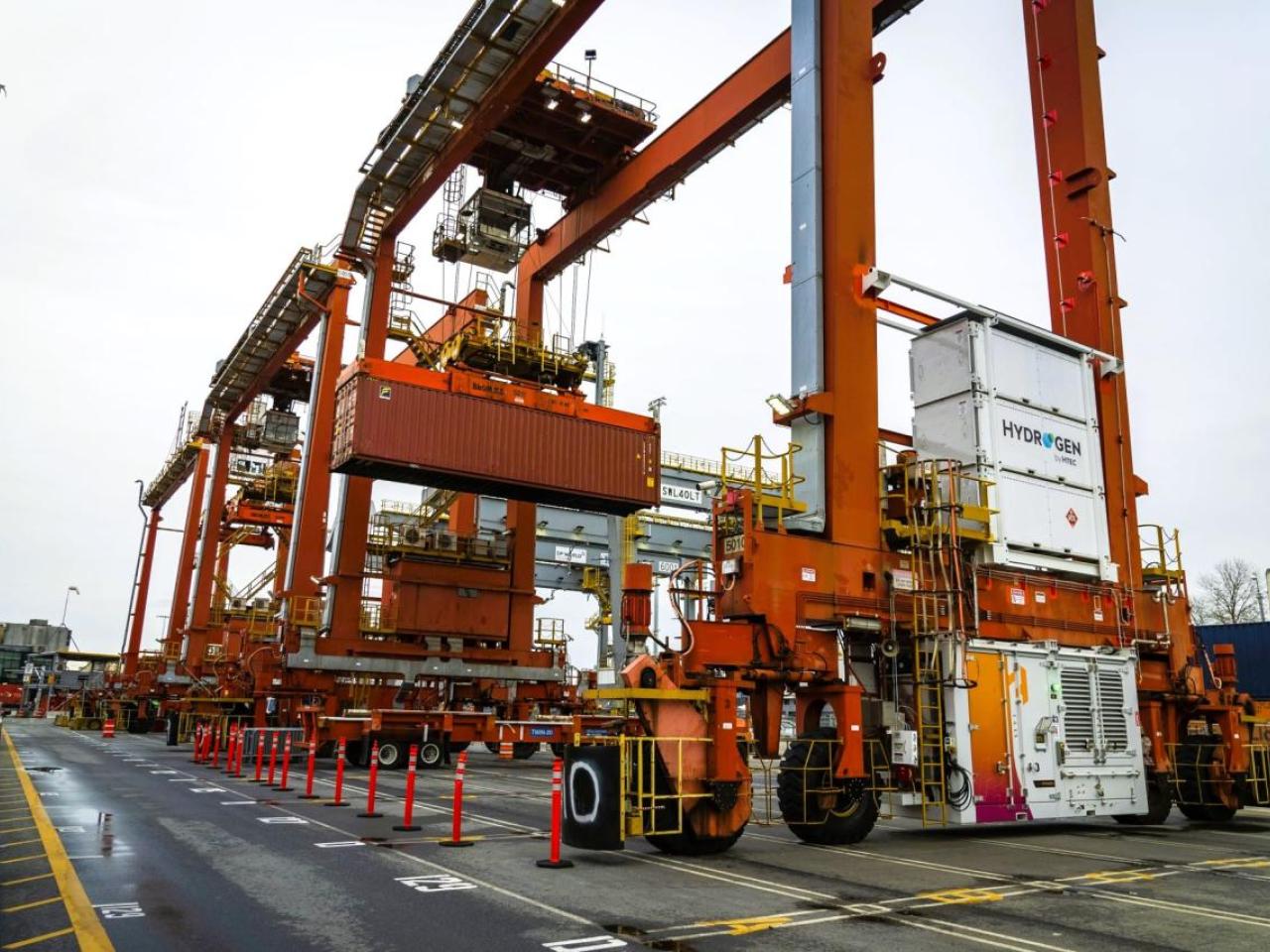 Hydrogen-Powered Crane