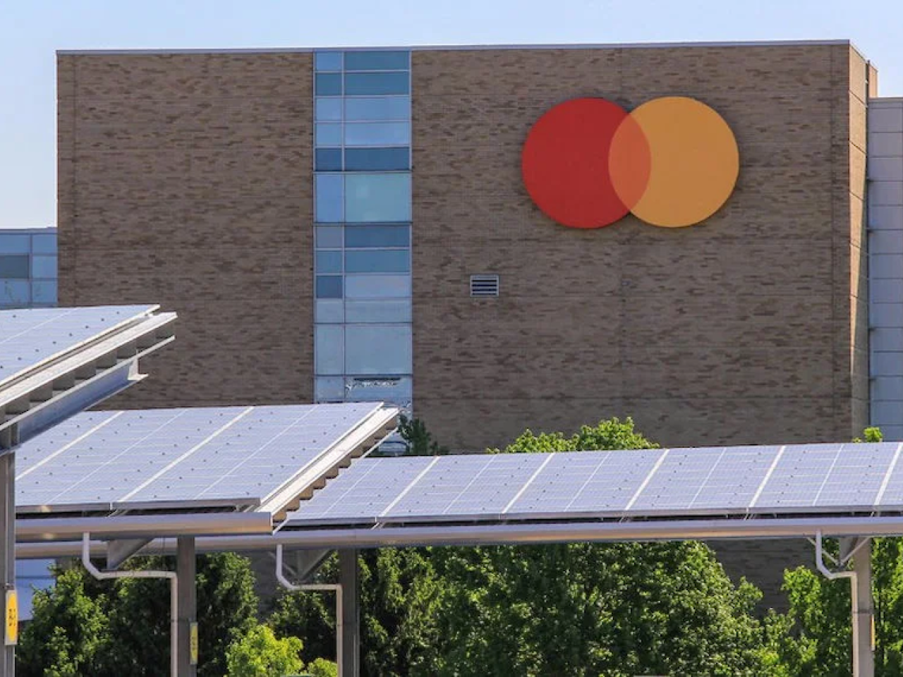 Renewable energy at Mastercard's facilities, such as solar panels at the St. Louis Tech Hub, advance the company's environmental goals and increase resilience, including for neighbors and the local grid. (Photo credit: Christopher Polley)
