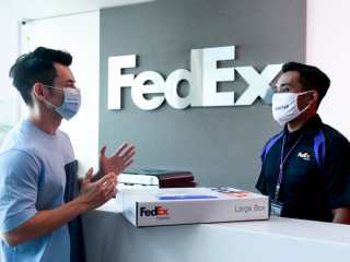 FedEx employee helping a customer