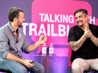 Aarón Sánchez and Jorge Martel talking