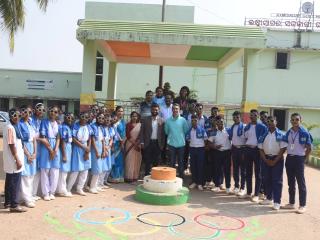 students posing together