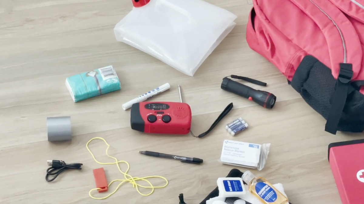 things to put in your emergency go bag