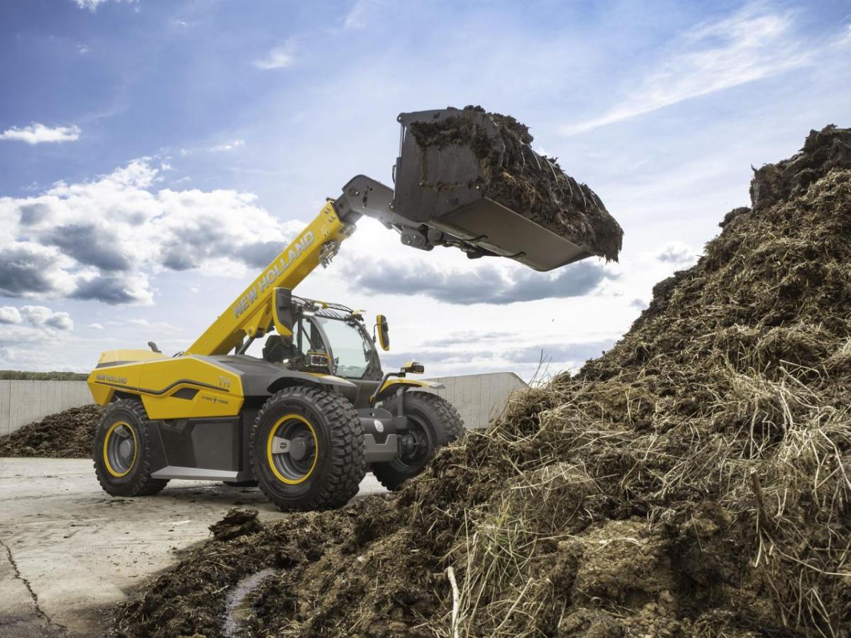 hybrid full-size telehandler prototype lifting dirt