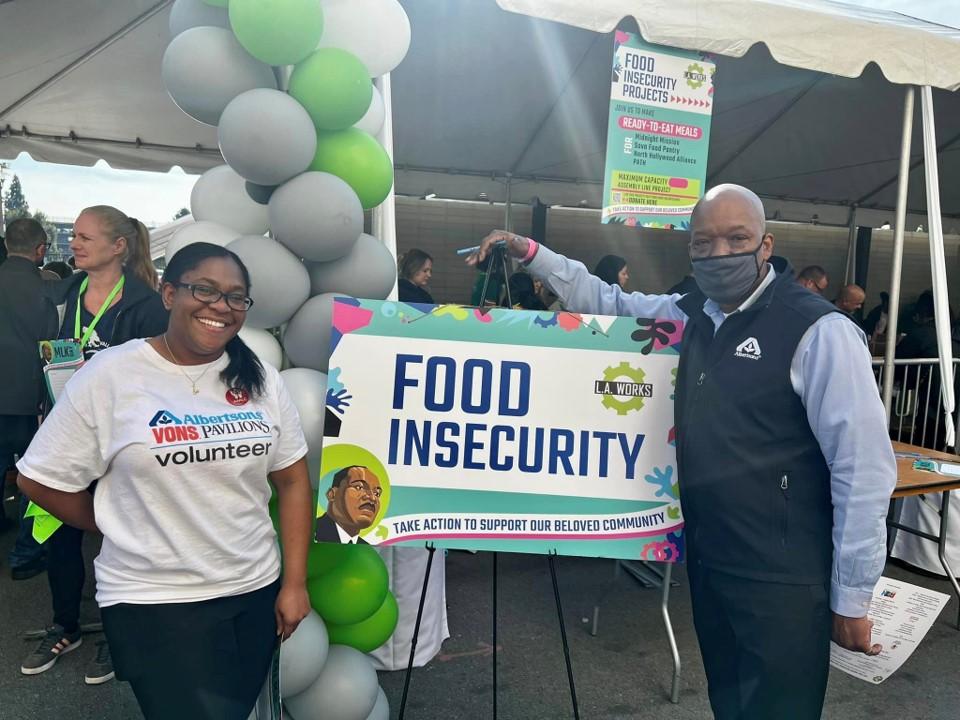 Albertsons' associates volunteering at L.A. Works' MLK Day of Service