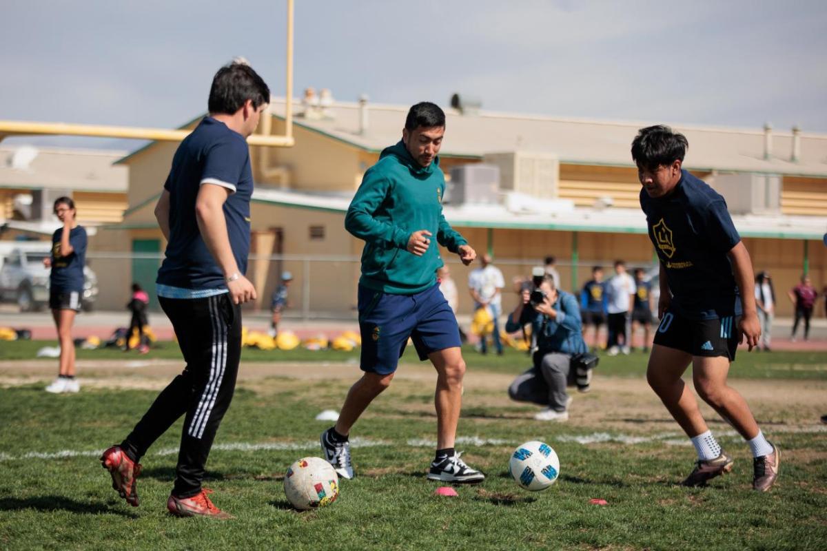 LA Galaxy's Jose “Memo” Rodriguez leads a soccer clinic for CVUSD migrant student athletes.