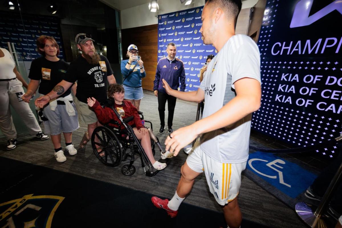 As the players warmed up on the field, Greta was invited to exchange high-fives with the team. 