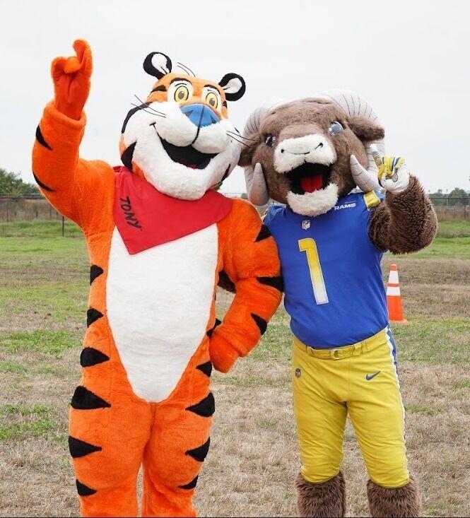 Tony the Tiger and Los Angeles Rams' mascot pose in field