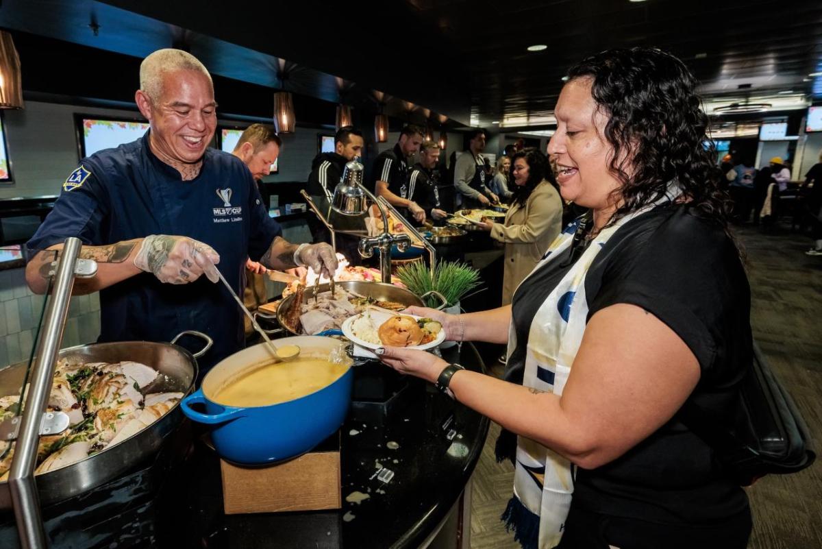 Guests at the 22nd Annual Foundations’ Feast were welcomed with hearty plates of turkey, mashed potatoes, green beans, cornbread, and an array of desserts.