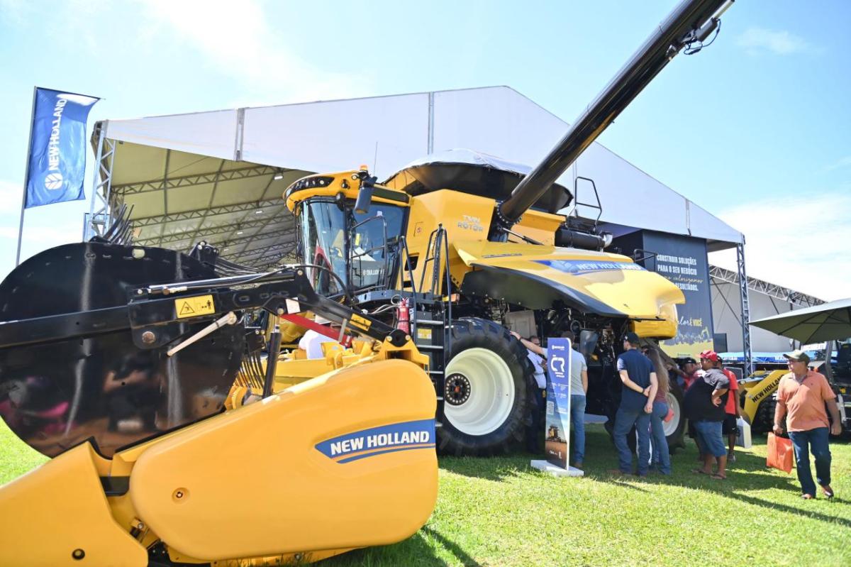 New Holland displays latest machines