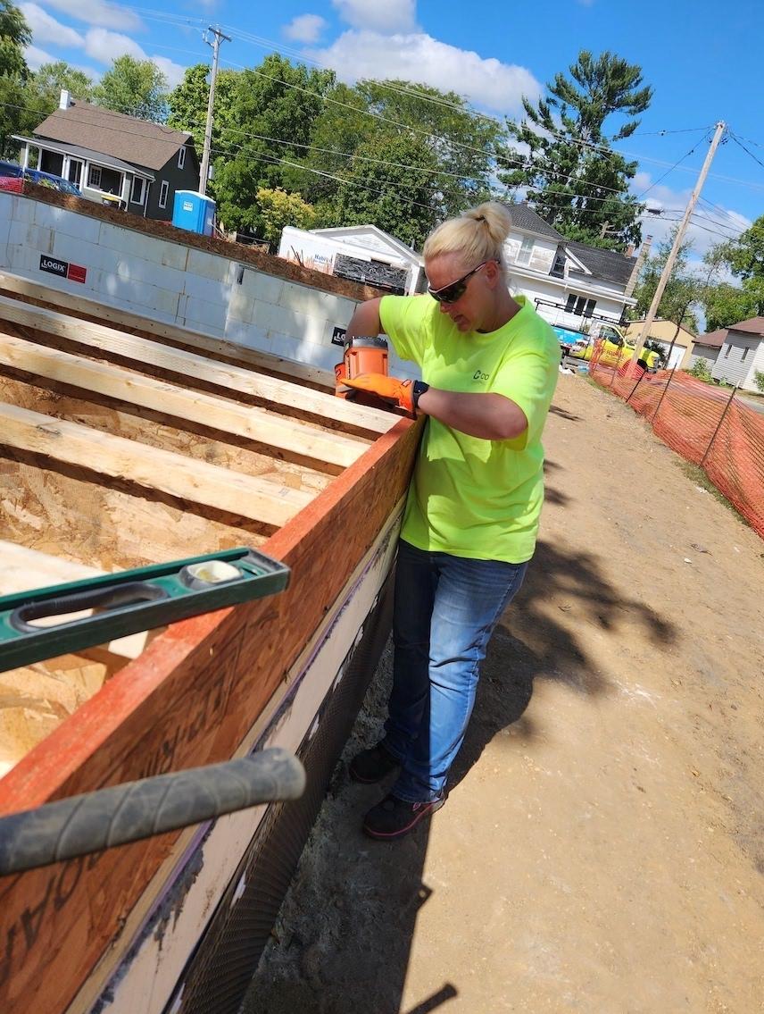 Covia employee volunteers for Habitat for Humanity