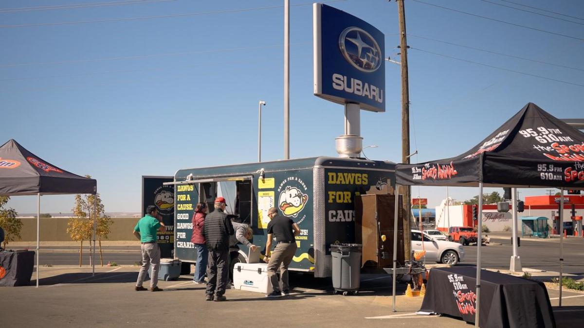 People at a food truck