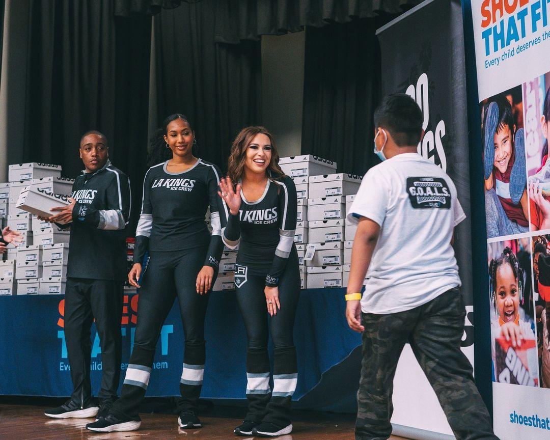 LA Kings Ice Crew meeting with students.