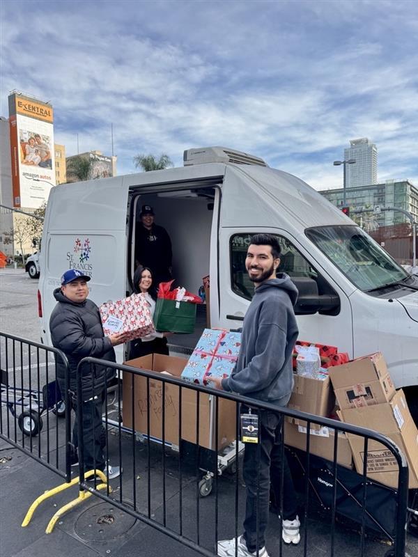 AEG’s Crypto.com Arena team hosted a seasonal toy drive in support of St. Francis Center in Los Angeles, CA.