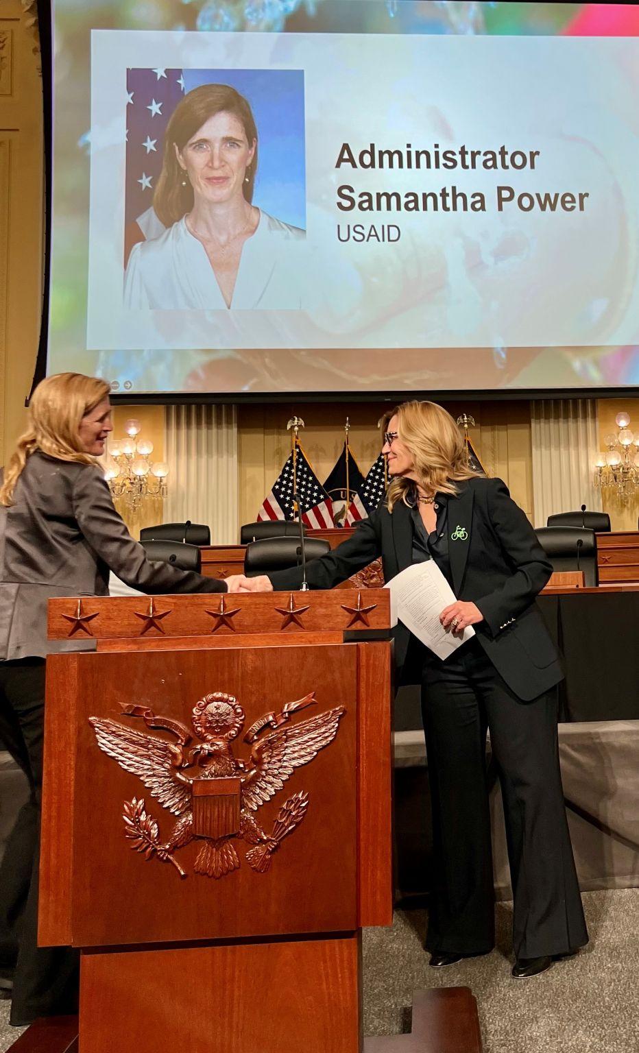 Laura Kohler shakes hands