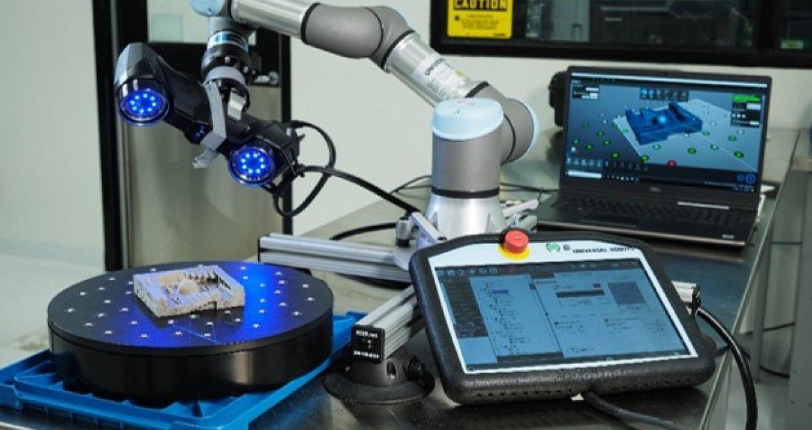 Collaborative robots are a critical part of Cummins’ Industry 4.0 strategy. They perform several jobs and tasks including: machine tending, barcode scanning, vision inspection, palletizing, deburring, cleaning by vacuum/blow-off, dispensing fluids, torquing, assembly and more.