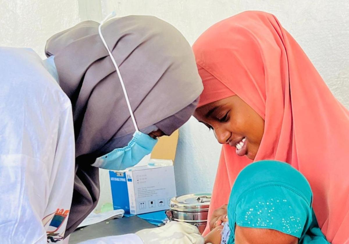 Aisho takes her daughter to the Action Against Hunger-supported clinic in Kismayo for a measles vaccine. 