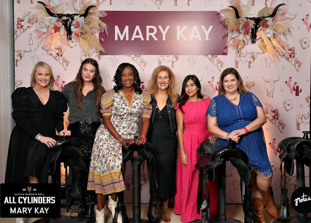 Group photo of Mary Kay team