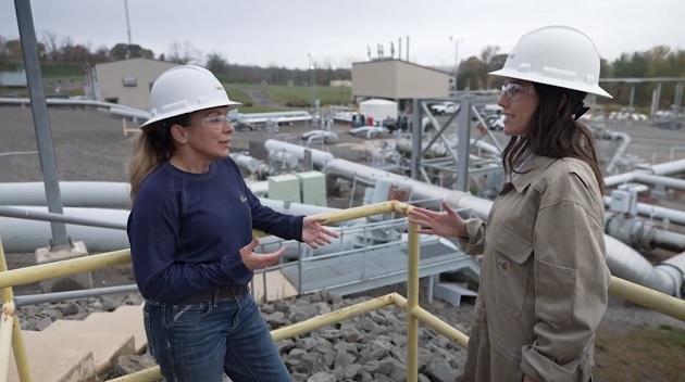 2 people in hardhats talking