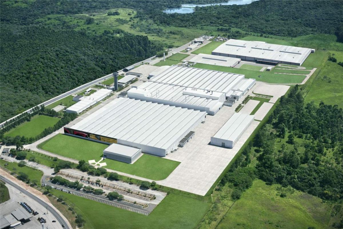 These recognitions demarcate CNH as a company committed to sustainability and productivity for farmers in Brazil and across the globe. Birds-eye view of a building