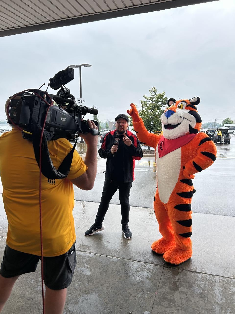 Tony the Tiger hanging out with Jay Towers 