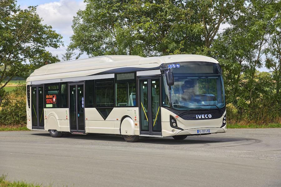 The IVECO BUS E-WAY, a full electric bus, was used to transported invited guests around FCA’s new V2G plant