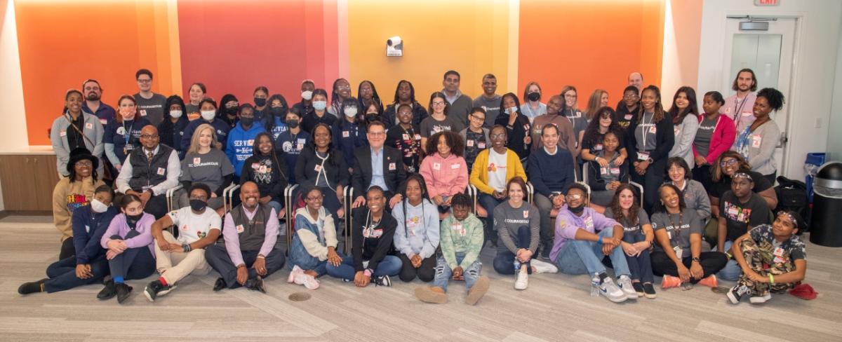 Group photo of students at the Chemours Discovery Hub