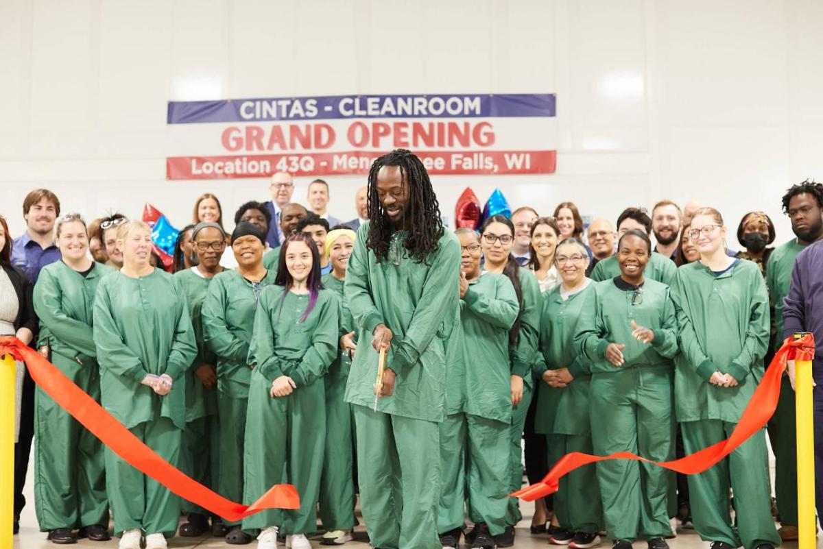 Cintas employees ribbon cutting