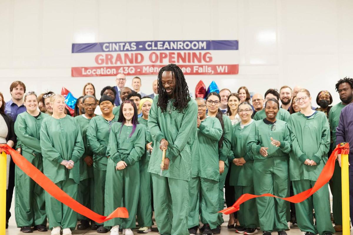 Cintas employees ribbon cutting 