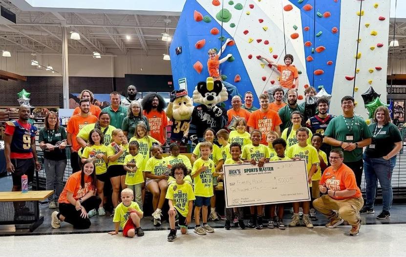Group photo of the participants in the Day of Play.