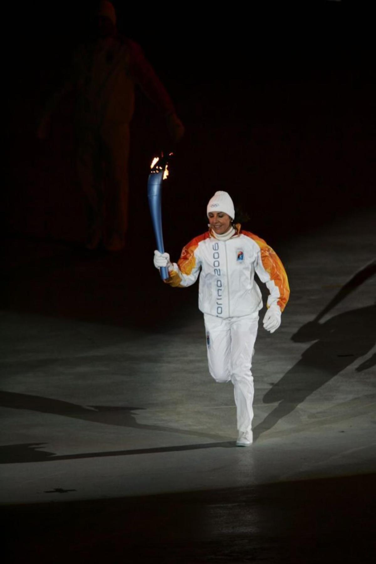 Deborah Compagnoni carrying Olympic torch