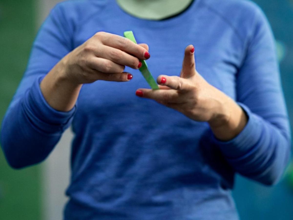 Alexandra Toth applying tape to her hands