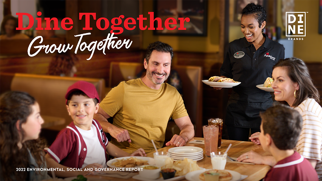 Family eating dinner at Applebees