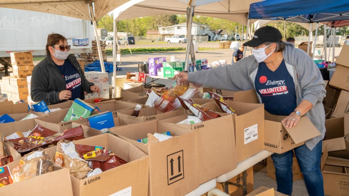 We reflect on our top 10 CRS moments of 2021 Entergy volunteers packing boxes