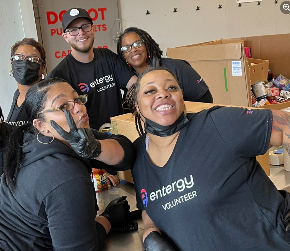 Entergy volunteers