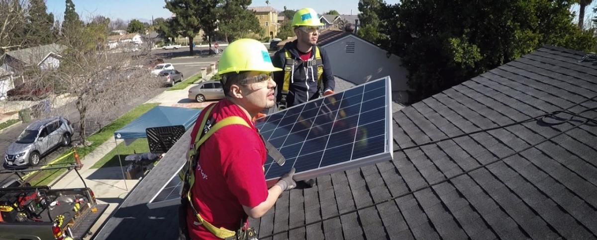 Wells Fargo team members in Los Angeles spent a day in February volunteering with GRID Alternatives to install solar panels. Photo Credit: Hector Batista