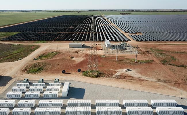 Operated by EnergyAustralia, Gannawarra Energy Storage System is Australia’s largest integrated solar and battery storage facility.