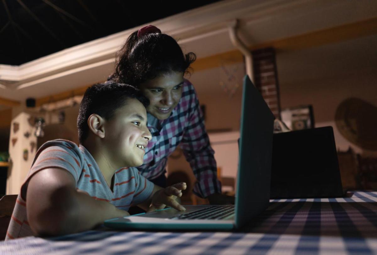 people with a computer.