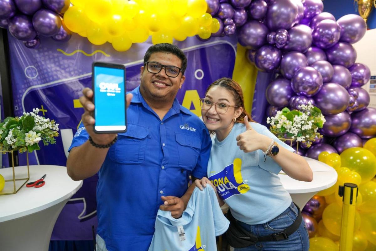 Gildan Rolls-Out Digital Grievance App to Nine Factories in Honduras, Featuring Free Wi-Fi Zones for Employees Two Gildan employees using the new digital grievance app in a free wi-fi zone
