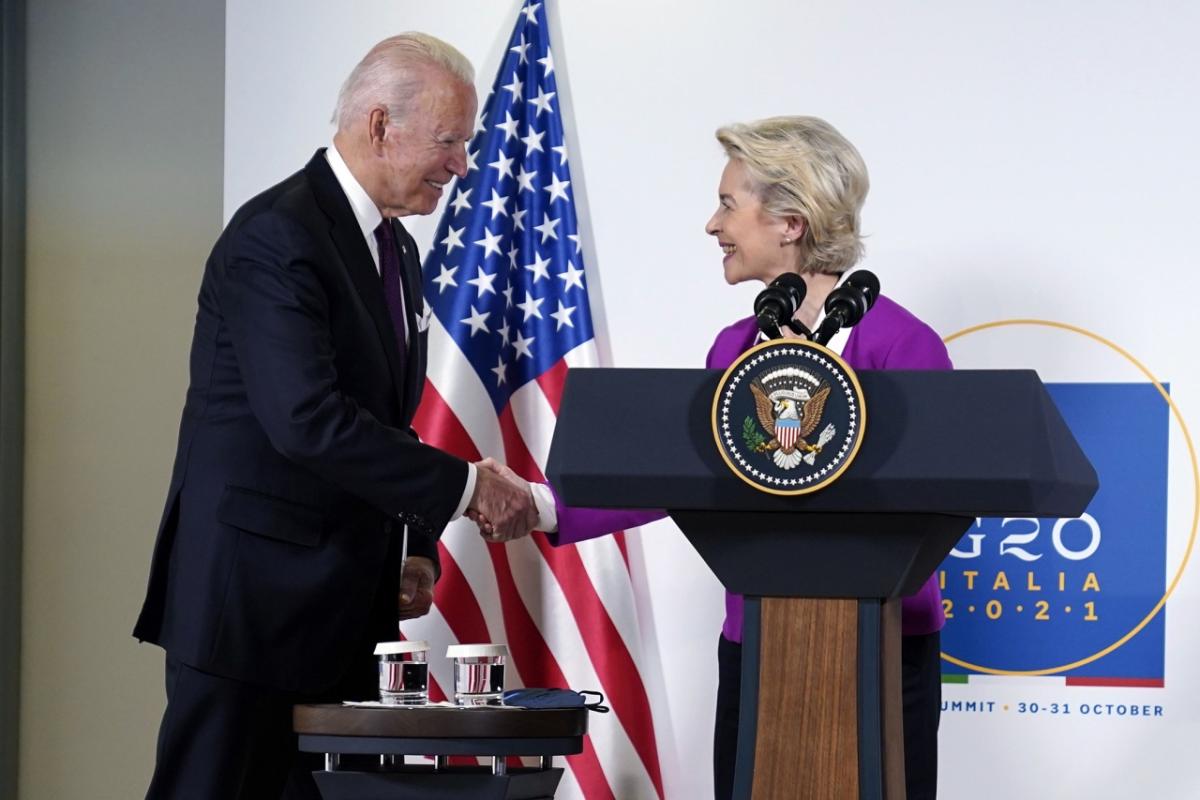President Joe Biden and European Commission president Ursula von der Leyen shake hands after talking to reporters during the G20 leaders summit Sunday Oct. 31 2021, in Rome. Image: Evan VucciAP