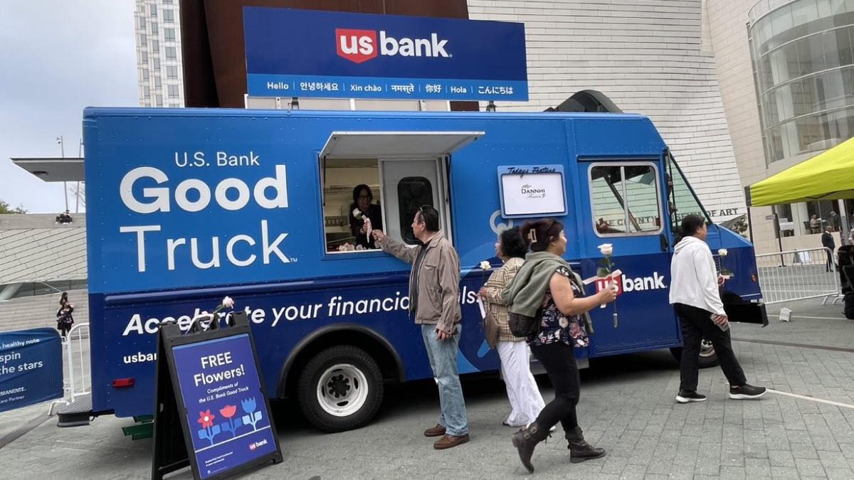 Photo: The Good Truck at a recent stop in Costa Mesa, California, to hand out flowers. The Good Truck at a recent stop in Costa Mesa, California, to hand out flowers.