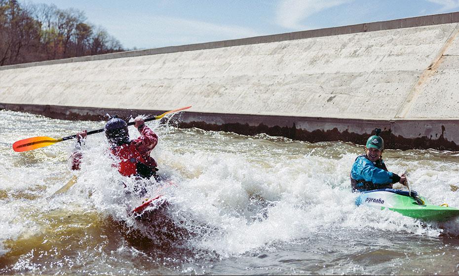 2 people kayaking in the river